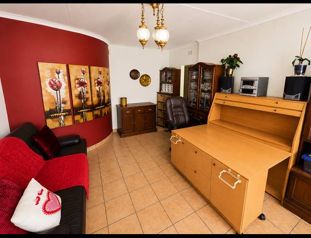 4 BEDROOM HOUSE FOR SALE IN THREE RIVERS EAST